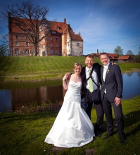 Hochzeitsfotograf - Making-of mit dem Hochzeitspaar vor Schloß Ulrichshusen